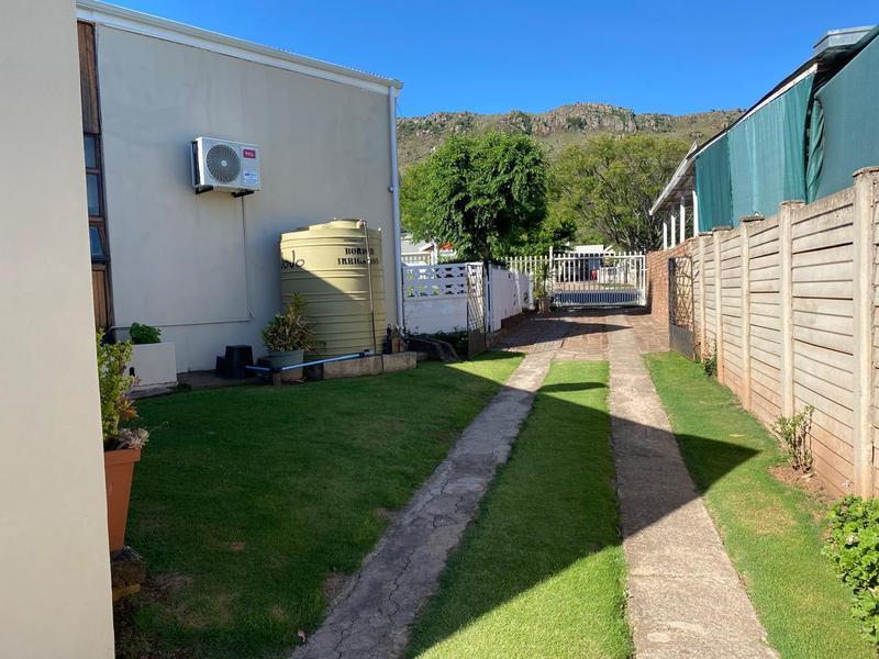 To Let 4 Bedroom Property for Rent in Bergsig Eastern Cape